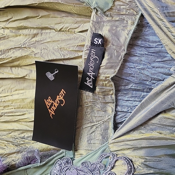 Lee Andersen Frosted Glass Dress Water - Picture 5 of 6